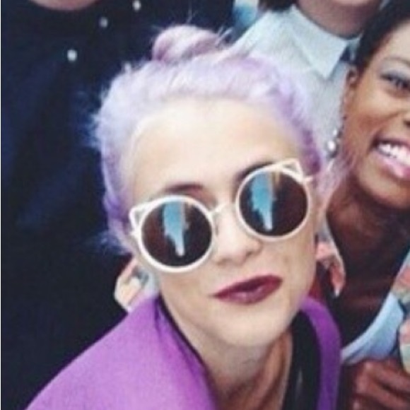 Meet your Posher, Audrey - Picture 1 of 1